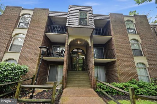23-3366 Woodburn Rd, ANNANDALE, VA, 22003-6806 | Card Image
