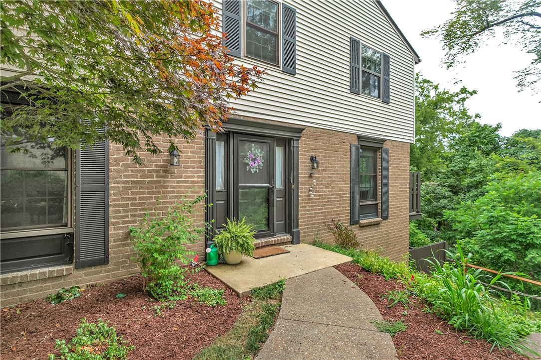 Edgetree Ln, Murrysville, PA 15668
