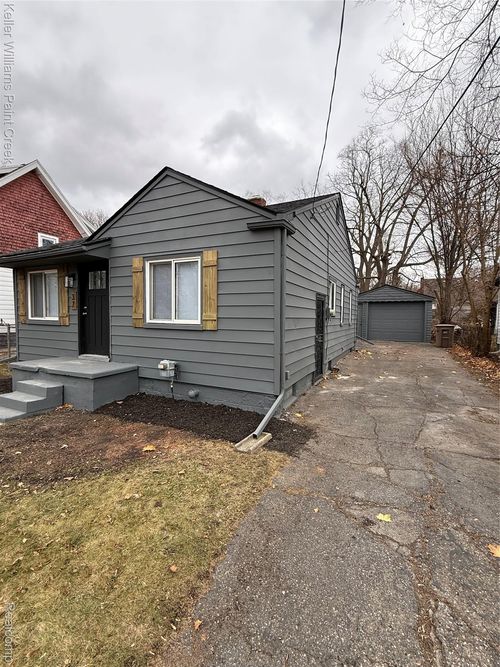 37 S Marshall St, Pontiac, MI, 48342-2953 | Card Image