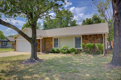 471 E 142nd Place, House other with 3 bedrooms, 2 bathrooms and null parking in Glenpool OK | Image 2