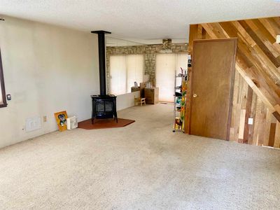 28 W Logan Ave, Home with 3 bedrooms, 2 bathrooms and null parking in Yakima WA | Image 2