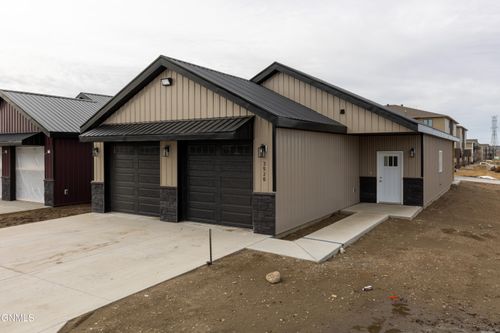 3520 Calgary Pt, Bismarck, ND, 58503-2102 | Card Image