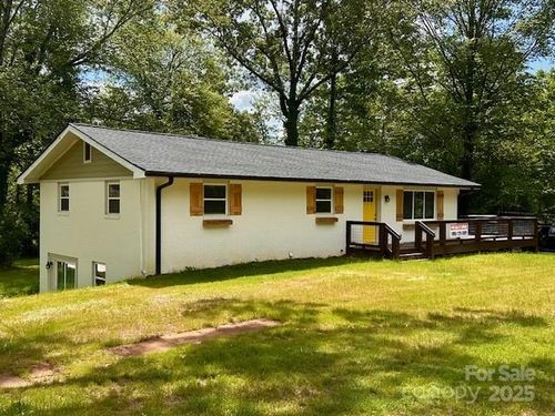 111 Sunset Hill Dr, Etowah, NC, 28729-9778 | Card Image