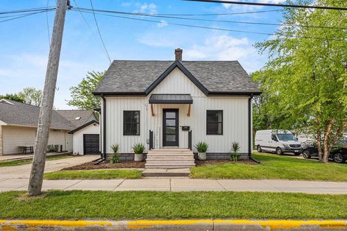 813 W Main Street, LITTLE CHUTE, WI, 54140 | Card Image