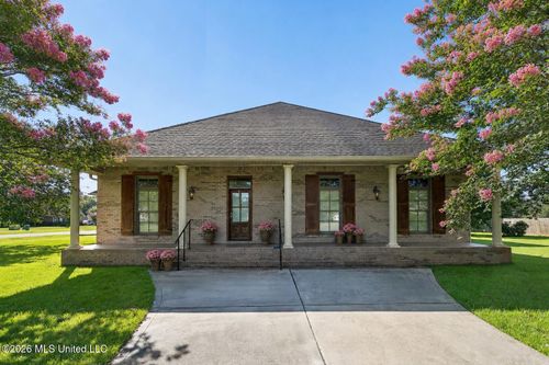 18254 Robinwood East Dr, Saucier, MS, 39574-8716 | Card Image