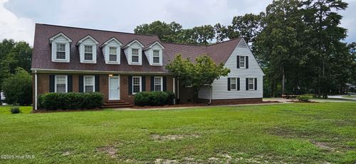 101 W Arrowhead Dr, Clinton, NC, 28328-3001 | Card Image