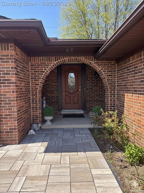 46721 Peach Grove Ave, Macomb, MI, 48044-4606 | Card Image