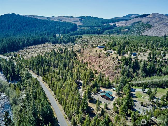 View of the gorgeous cabin! | Image 40