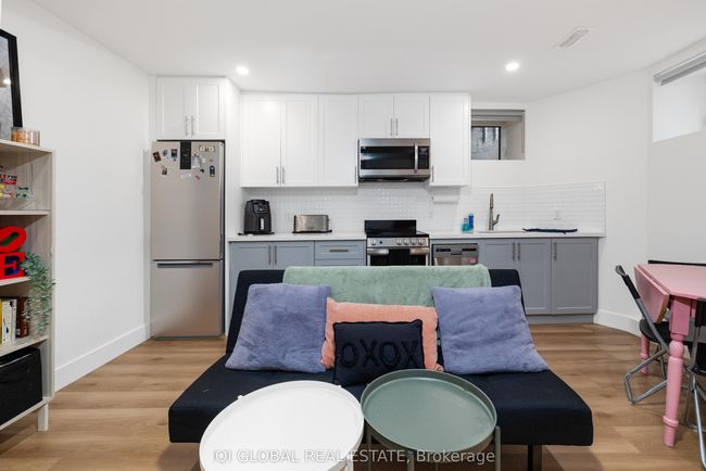 1502 Dufferin St, Home with 2 bedrooms, 1 bathrooms and 1 parking in Toronto ON | Image 7