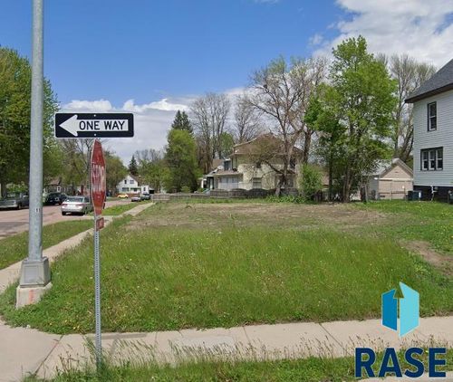 924 W 10th St Street, Sioux Falls, SD, 57104 | Card Image