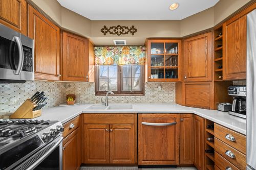 5187 Chambers Dr, Hoffman Estates, IL, 60010-5607 | Card Image