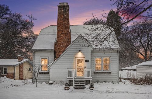 445 Montezuma Rd, Benton Harbor, MI, 49022-7035 | Card Image