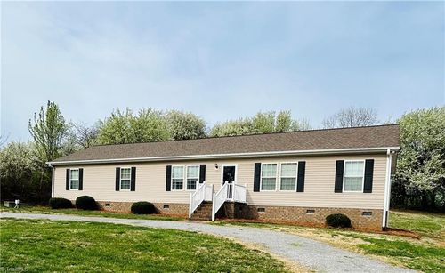 111 Fosstoral St, King, NC, 27021-8803 | Card Image