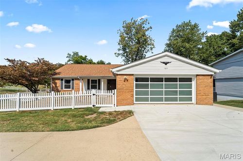 1011 Belleville St, Lebanon, IL, 62254-1333 | Card Image