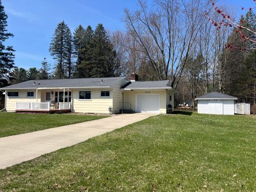 8437 Mohawk Ct, Montague, MI, 49437-1351 | Card Image