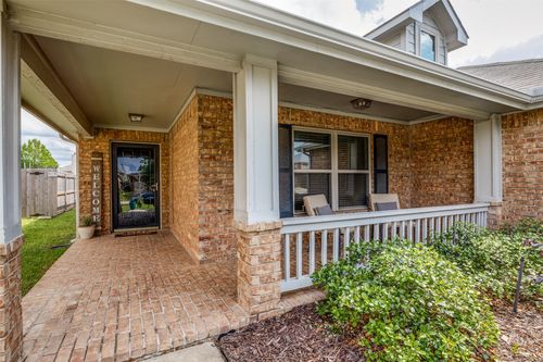 2811 Grandview Dr, Grand Prairie, TX, 75052-8527 | Card Image