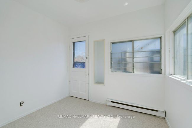 935 Kingston Rd, Home with 3 bedrooms, 2 bathrooms and 2 parking in Toronto ON | Image 13