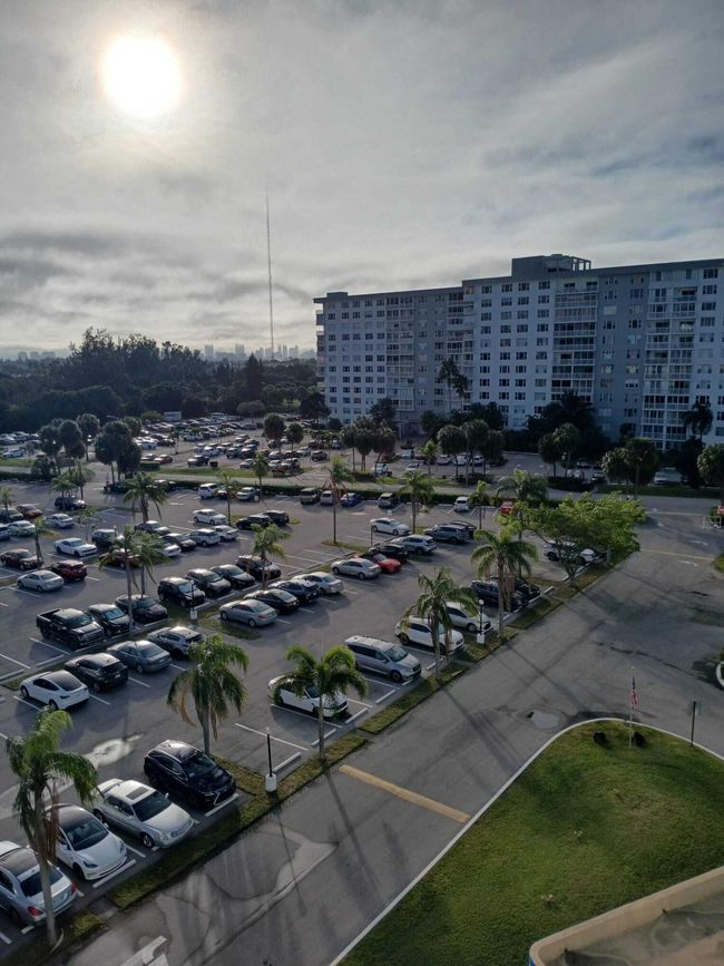 APT-715 - 4001 Hillcrest Dr, Condo with 1 bedrooms, 2 bathrooms and null parking in Hollywood FL | Image 26