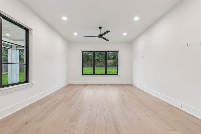 Spare room featuring recessed lighting, healthy amount of natural light, light wood finished floors, and a ceiling fan | Image 17