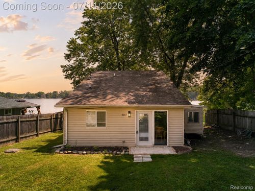 4165 Highcrest Dr, Brighton, MI, 48116-7708 | Card Image