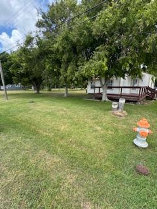 1711 E Bayshore Dr, Palacios, TX, 77465-9213 | Card Image
