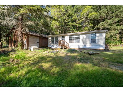 94123 Shutters Landing Ln, North Bend, OR, 97459-8710 | Card Image