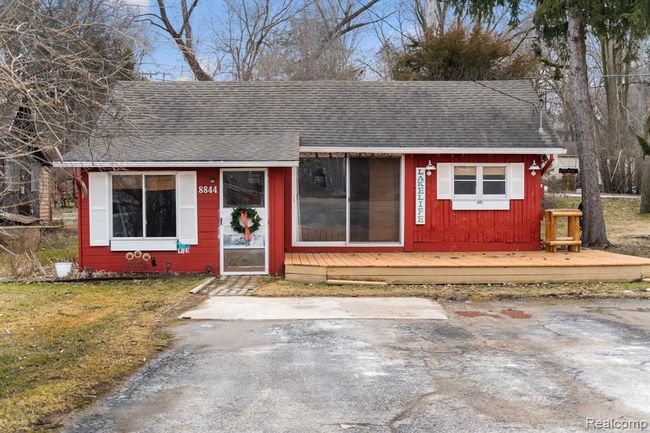 Front of the home with covered porch and deck | Image 1