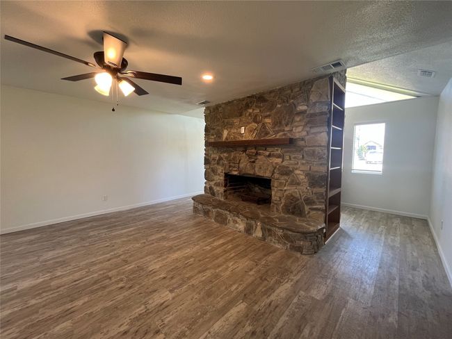 6415 Circo Dr, House other with 2 bedrooms, 2 bathrooms and null parking in Granbury TX | Image 4