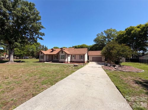 8400 Chestnut Oak Ct, Harrisburg, NC, 28075-9647 | Card Image