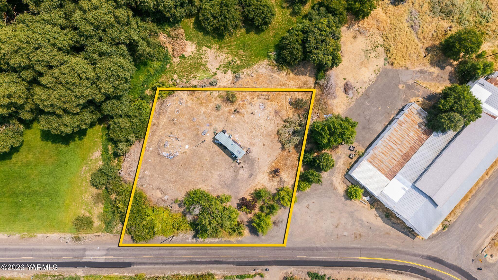 553 Weikel Rd, Yakima, WA 98908
