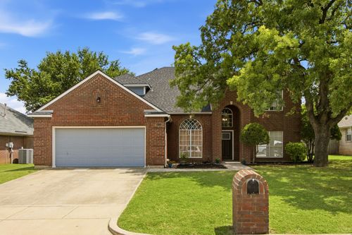 6836 Moss Ln, North Richland Hills, TX, 76182-7036 | Card Image