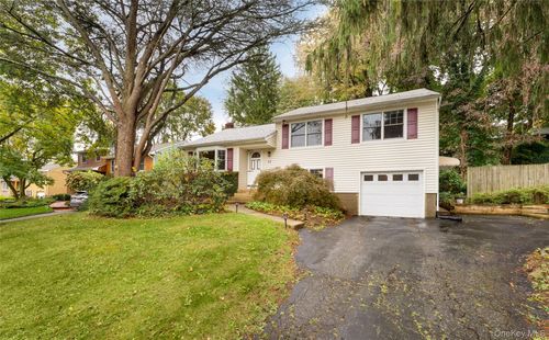 11 Longford St, Huntington, NY, 11743-6232 | Card Image