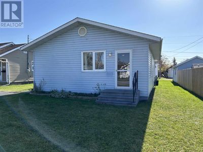 625 3 Rd St W, Home with 2 bedrooms, 1 bathrooms and null parking in Fort Frances ON | Image 1