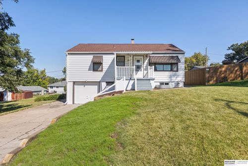 4460 Hillsdale Ave, Omaha, NE, 68107-1040 | Card Image