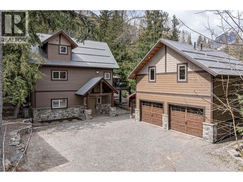19 Alpine Trail Cres, Fernie, BC, V0B1M5 | Card Image