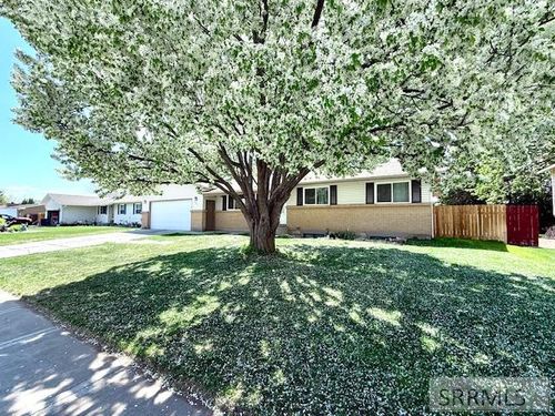 687 Mark Ave, Idaho Falls, ID, 83401-3116 | Card Image