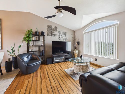 400 Philly Cir Circle, Harrisburg, SD, 57032 | Card Image