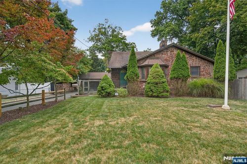 229 Rockland Ave, River Vale, NJ, 07675-5533 | Card Image