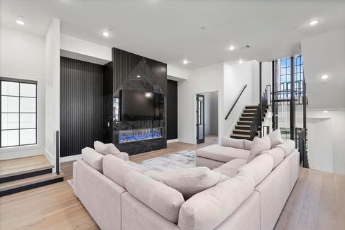 948 Blackshire Ln, Houston, TX, 77055-1934 | Card Image