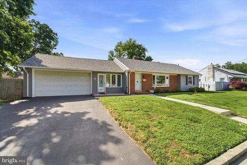 223 Colonial Ave, Hamilton, NJ, 08610-3310 | Card Image