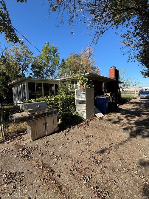 30501 W Jefferson Ave, Gibraltar, MI, 48173-9780 | Card Image