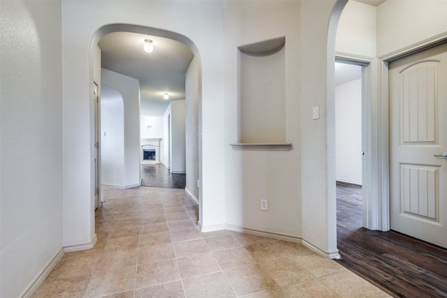 Corridor with arched walkways and light tile patterned floors | Image 4