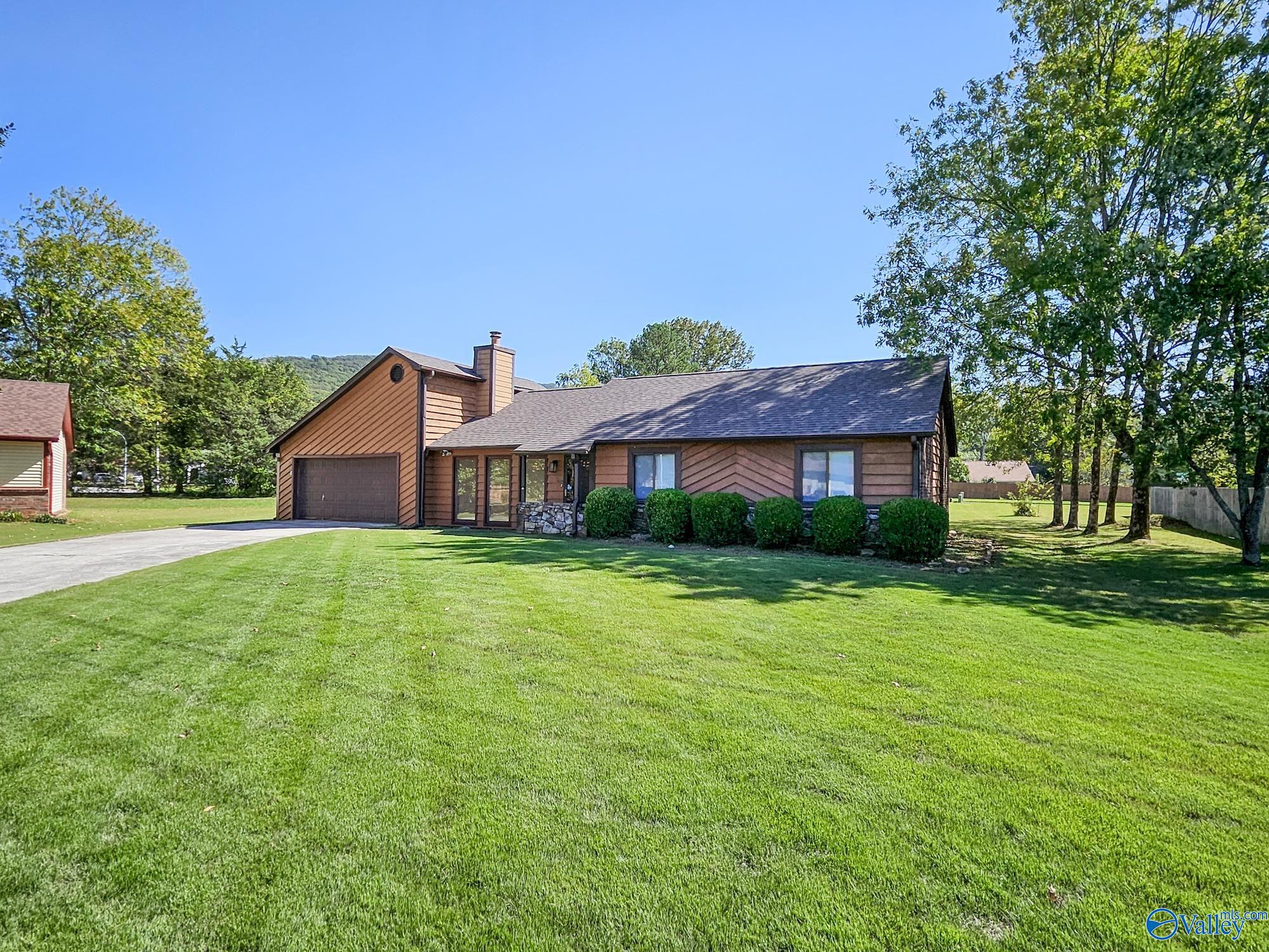 Rangewood Cir, Huntsville, AL 35803
