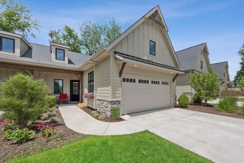 1933 W Woodglen Cir, Valparaiso, IN, 46383-1027 | Card Image
