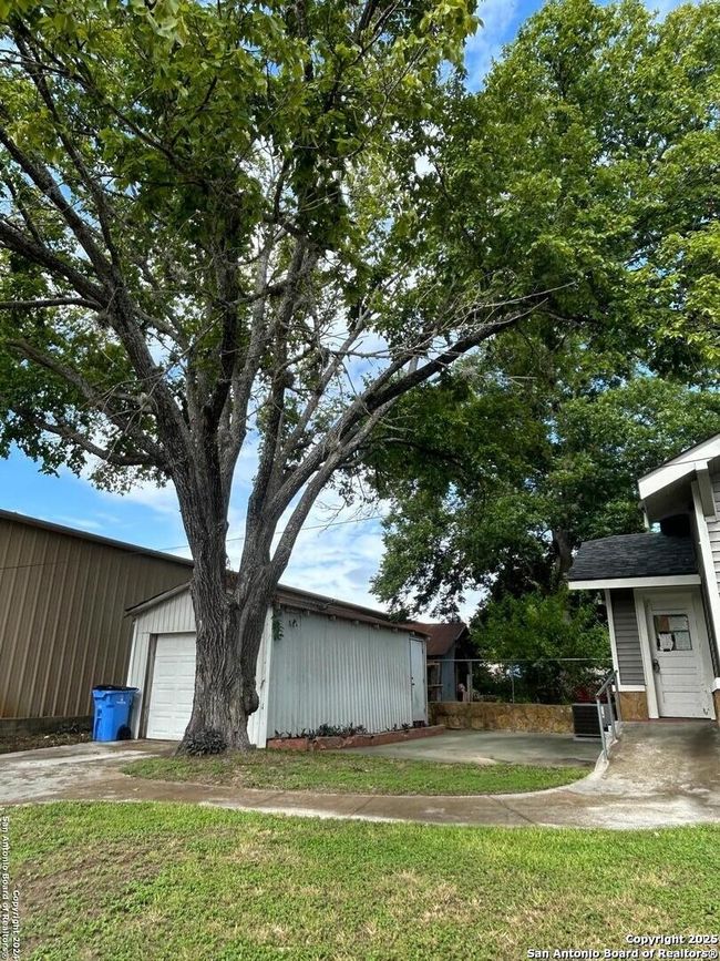 635 E Gonzales St, House other with 2 bedrooms, 1 bathrooms and null parking in Seguin TX | Image 16