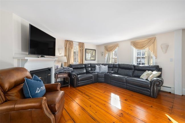 Living Room | Image 13