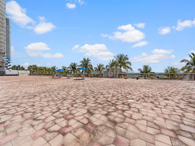 APT-1015 - 6039 Collins Ave, Condo with 1 bedrooms, 2 bathrooms and null parking in Miami Beach FL | Image 47