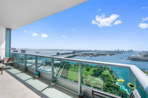 3704-900 Biscayne Blvd, Miami, FL, 33132-1569 | Card Image
