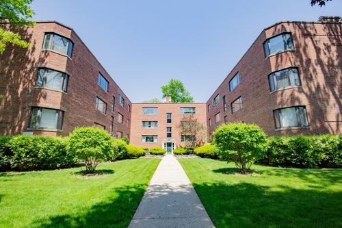 3-2611 Central St, Evanston, IL, 60201-6411 | Card Image