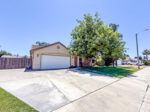 2451 W Cheryll Ave, Porterville, CA, 93257-7515 | Card Image